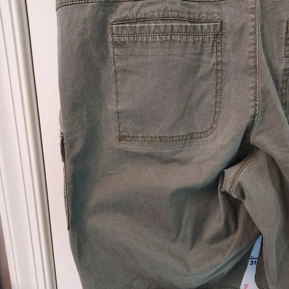 Lee Midrise Fit Army/Olive Green Shorts in Size 14M - Picture 8 of 12